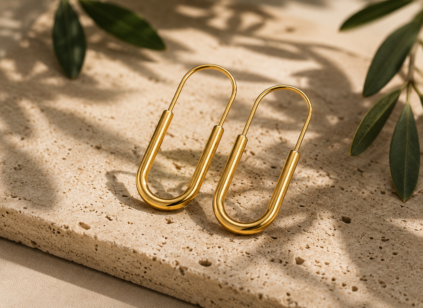 Elara Sculpted Hoop