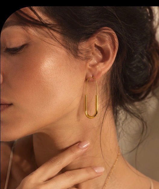 Elara Sculpted Hoop